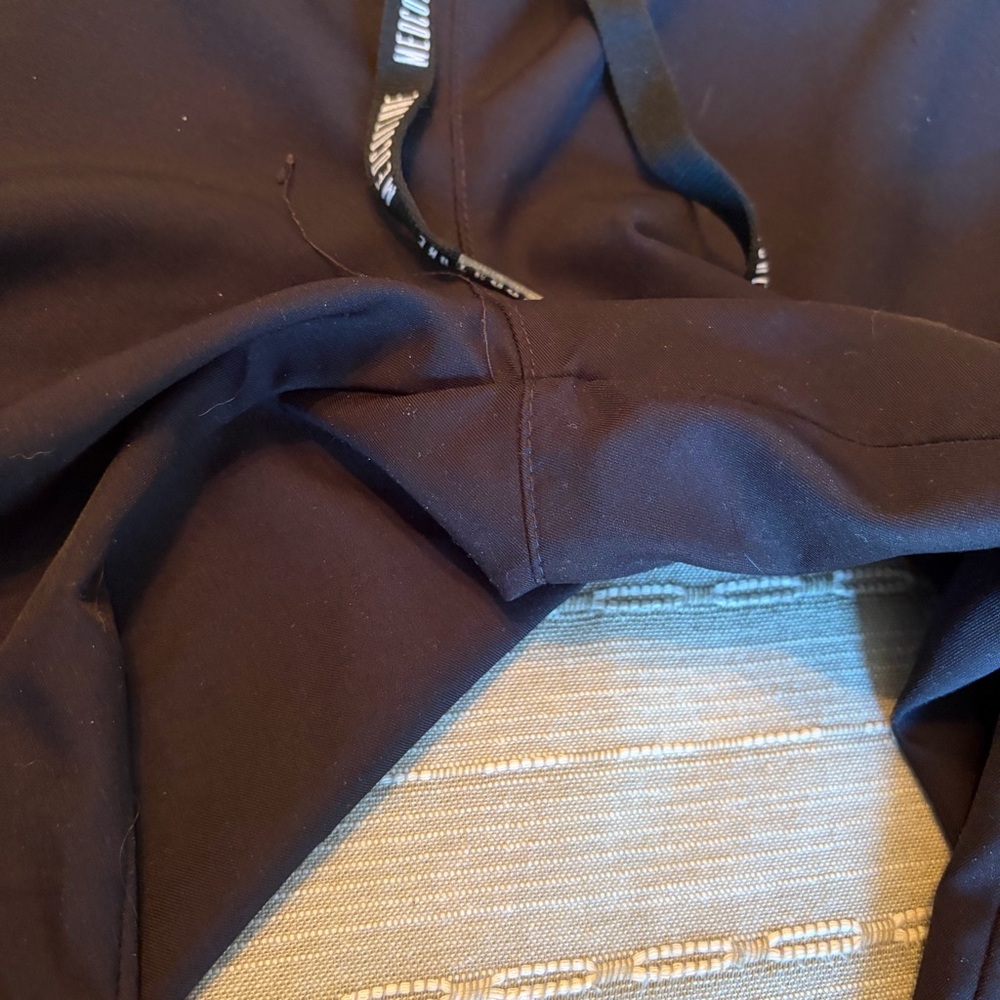 Med Couture Scrubs in Green and Black (Women’s medium petite) - Picture 4 of 9